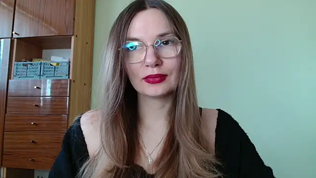 Snapshot of LooveELLYx chatting on February 26, 2026, 7:40 am LooveELLYx online show from February 26, 2026, 7:40 am