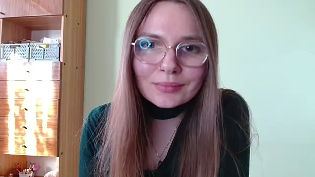 Snapshot of LooveELLYx chatting on March 4, 2026, 2:23 pm LooveELLYx online show from March 4, 2026, 2:23 pm
