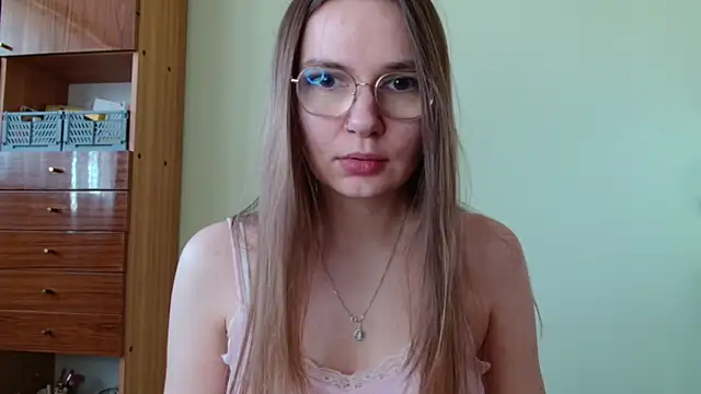 Snapshot of LooveELLYx chatting on March 5, 2026, 7:26 am LooveELLYx online show from March 5, 2026, 7:26 am