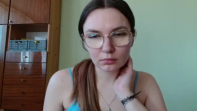 Snapshot of LooveELLYx chatting on March 6, 2026, 7:27 am LooveELLYx online show from March 6, 2026, 7:27 am
