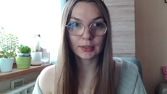 Snapshot of LooveELLYx chatting on March 10, 2026, 7:35 am LooveELLYx online show from March 10, 2026, 7:35 am