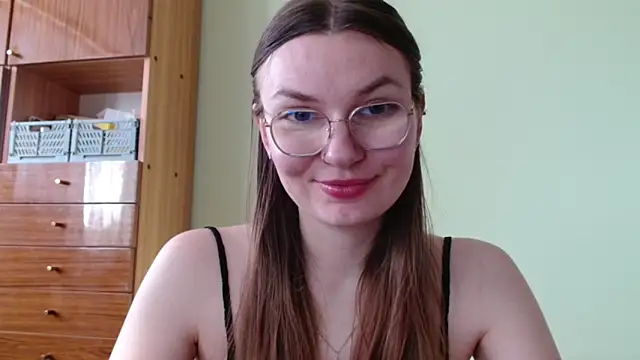 Snapshot of LooveELLYx chatting on March 19, 2026, 2:43 pm LooveELLYx online show from March 19, 2026, 2:43 pm