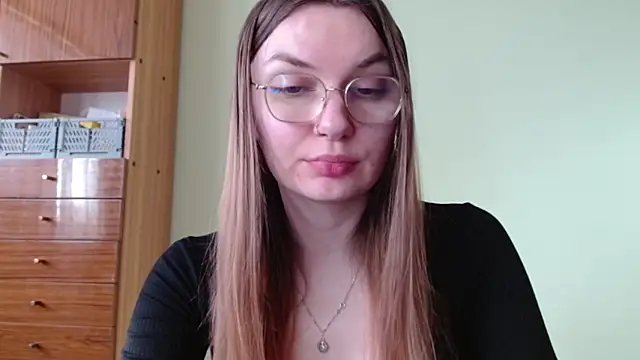 Snapshot of LooveELLYx chatting on March 24, 2026, 2:44 pm LooveELLYx online show from March 24, 2026, 2:44 pm