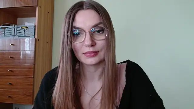 Snapshot of LooveELLYx chatting on March 25, 2026, 2:23 pm LooveELLYx online show from March 25, 2026, 2:23 pm
