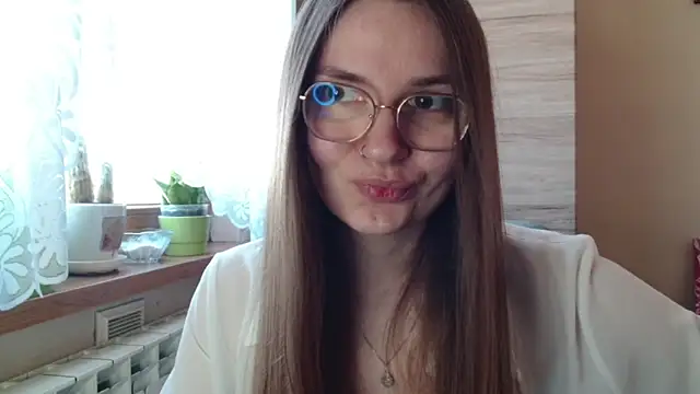 Snapshot of LooveELLYx chatting on April 2, 2026, 6:33 am LooveELLYx online show from April 2, 2026, 6:33 am