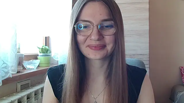 Snapshot of LooveELLYx chatting on April 10, 2026, 6:29 am LooveELLYx online show from April 10, 2026, 6:29 am