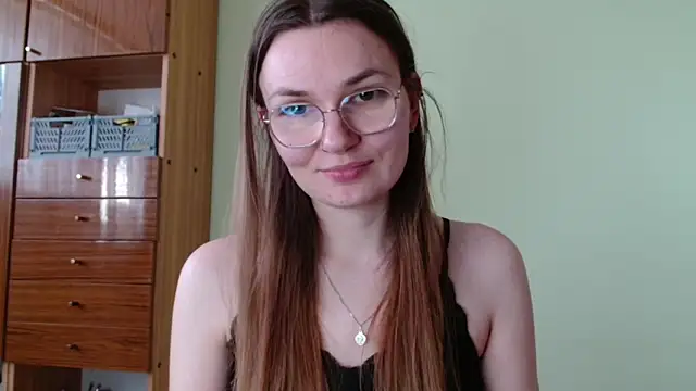 Snapshot of LooveELLYx chatting on April 14, 2026, 1:39 pm LooveELLYx online show from April 14, 2026, 1:39 pm