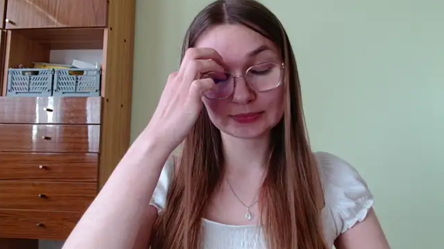 Snapshot of LooveELLYx chatting on April 23, 2026, 12:29 pm LooveELLYx online show from April 23, 2026, 12:29 pm