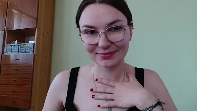 LooveELLYx online show from July 14, 2026, 6:40 am