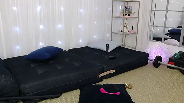 Snapshot of SarahRaynex chatting on February 2, 2026, 8:02 am SarahRaynex online show from February 2, 2026, 8:02 am