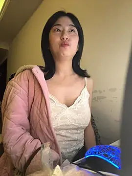 Olivia-l online show from November 13, 2025, 4:28 pm