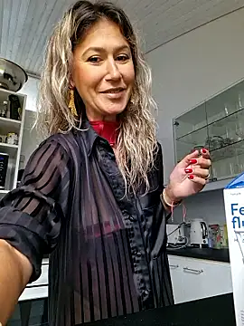 Snapshot of CelynaRoss chatting on May 12, 2026, 1:19 pm CelynaRoss online show from May 12, 2026, 1:19 pm