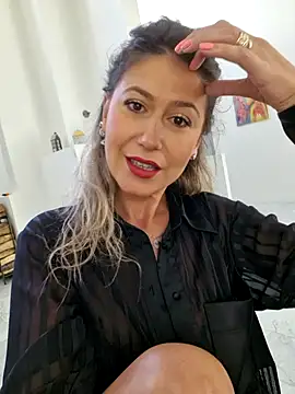 Snapshot of CelynaRoss chatting on May 24, 2026, 12:54 pm CelynaRoss online show from May 24, 2026, 12:54 pm