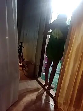 Snapshot of LunaNatural chatting on November 11, 2025, 10:21 pm LunaNatural online show from November 11, 2025, 10:21 pm