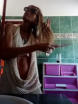 Snapshot of LunaNatural chatting on November 20, 2025, 7:02 pm LunaNatural online show from November 20, 2025, 7:02 pm