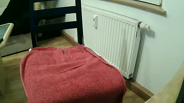 Snapshot of Lavastrom3 chatting on October 14, 2025, 3:57 pm Lavastrom3 online show from October 14, 2025, 3:57 pm