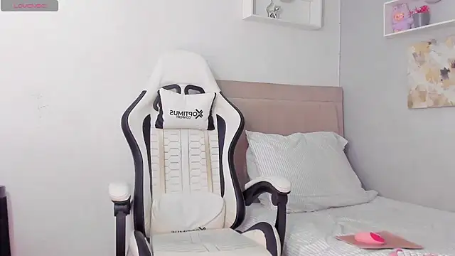 Snapshot of Thomas_wil chatting on February 14, 2026, 9:33 pm Thomas wil online show from February 14, 2026, 9:33 pm