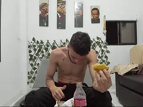 Snapshot of Latins_Boss chatting on April 3, 2026, 12:08 am Latins Boss online show from April 3, 2026, 12:08 am