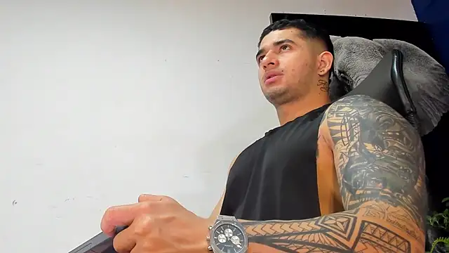 Snapshot of king_falconer chatting on November 4, 2025, 1:38 am king falconer online show from November 4, 2025, 1:38 am