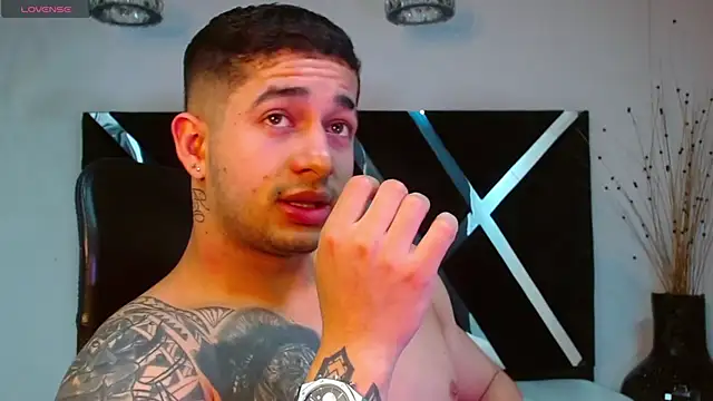 Snapshot of king_falconer chatting on November 14, 2025, 1:15 am king falconer online show from November 14, 2025, 1:15 am