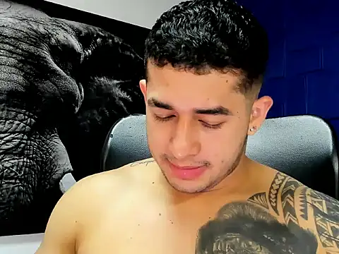 Snapshot of king_falconer chatting on December 3, 2025, 1:02 am king falconer online show from December 3, 2025, 1:02 am