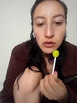 Oriana111 online show from November 14, 2025, 4:33 am