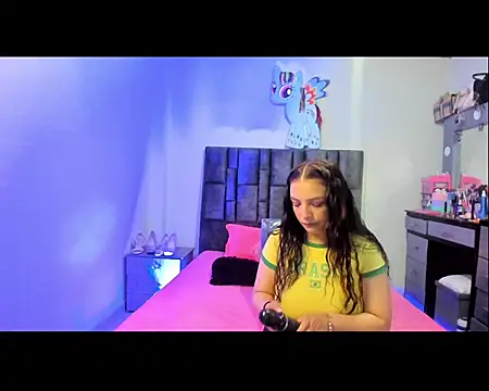 Esmeraldaa- online show from November 16, 2025, 9:31 pm