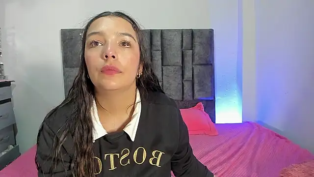 Snapshot of Esmeraldaa- chatting on March 15, 2026, 11:11 pm Esmeraldaa- online show from March 15, 2026, 11:11 pm