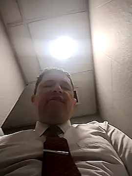 Snapshot of BigCristh79 chatting on October 4, 2025, 2:31 am BigCristh79 online show from October 4, 2025, 2:31 am