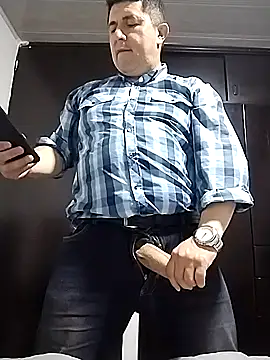 Snapshot of BigCristh79 chatting on October 6, 2025, 8:17 pm BigCristh79 online show from October 6, 2025, 8:17 pm