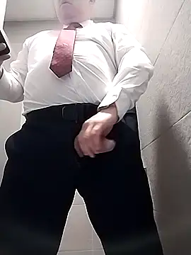 BigCristh79 online show from November 3, 2025, 5:25 pm