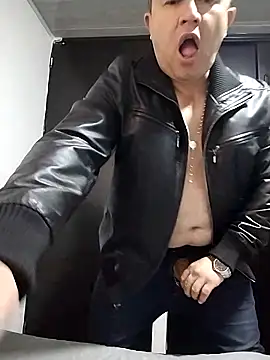 BigCristh79 online show from April 8, 2026, 2:06 pm