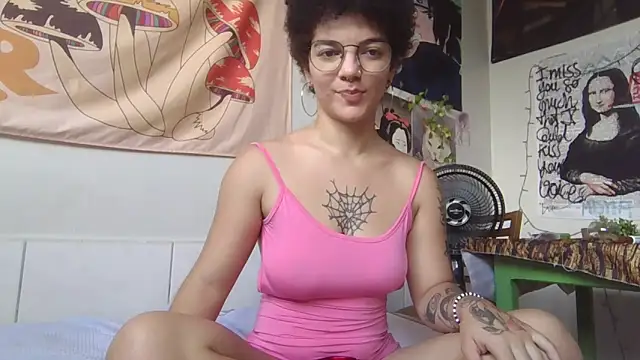 Snapshot of CamillyBlum chatting on April 21, 2026, 4:12 pm CamillyBlum online show from April 21, 2026, 4:12 pm