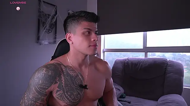 Snapshot of tyler_muscle1 chatting on October 23, 2025, 12:37 pm tyler muscle1 online show from October 23, 2025, 12:37 pm