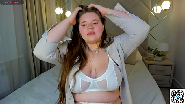 Chloee White online show from November 8, 2025, 8:25 am