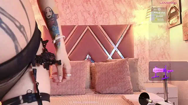 Snapshot of Aliice1_ chatting on October 7, 2025, 7:00 pm Aliice1  online show from October 7, 2025, 7:00 pm