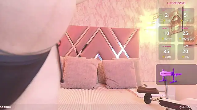 Snapshot of Aliice1_ chatting on October 8, 2025, 7:11 pm Aliice1  online show from October 8, 2025, 7:11 pm