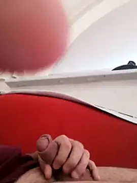 Vogliogodere123 online show from April 19, 2026, 2:05 pm