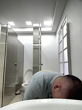 Manu0586 online show from April 17, 2026, 12:08 pm