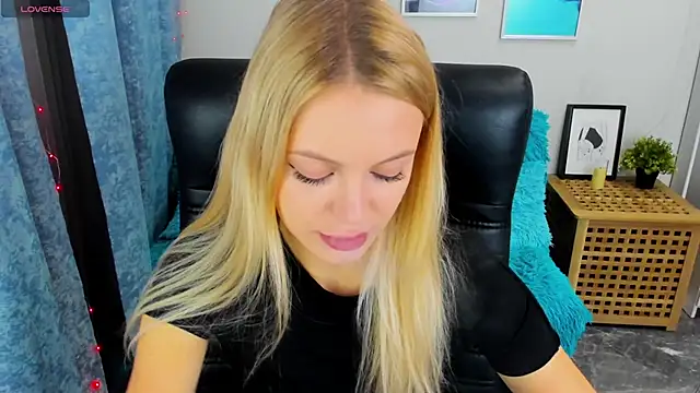 KatherineePierce online show from September 24, 2025, 4:21 pm