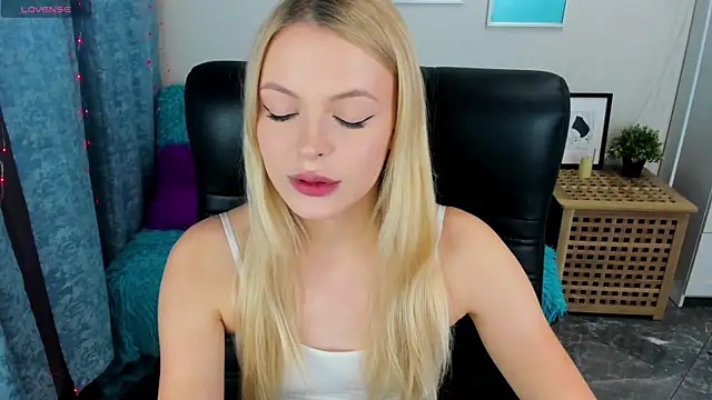 KatherineePierce online show from October 3, 2025, 4:59 pm