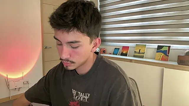 sweettaaron01 online show from November 20, 2025, 5:12 pm