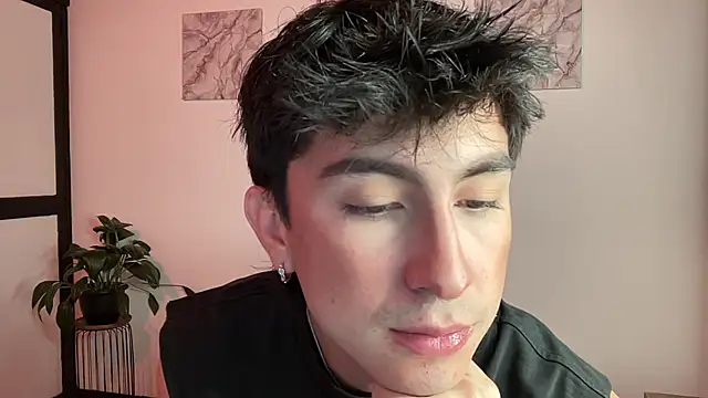 sweettaaron01 online show from April 29, 2026, 1:10 am