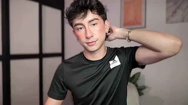sweettaaron01 online show from June 5, 2026, 12:17 am