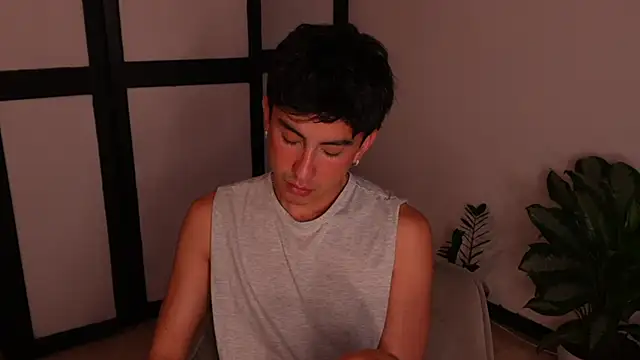 sweettaaron01 online show from June 19, 2026, 11:19 pm
