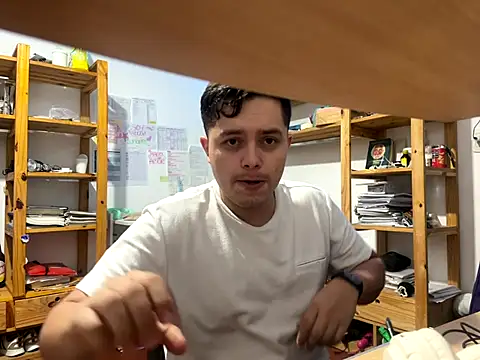 Haustin202 online show from September 19, 2025, 12:23 am