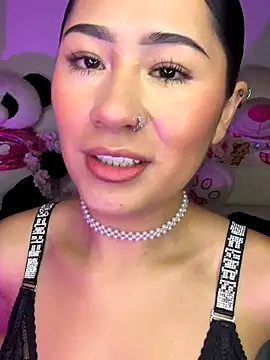 Snapshot of evelyn_ch_ chatting on October 2, 2025, 10:44 am evelyn ch  online show from October 2, 2025, 10:44 am