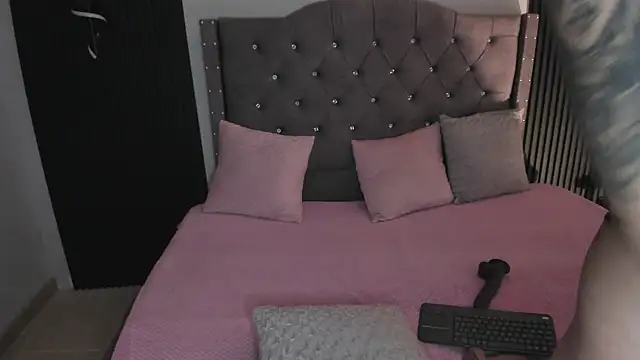 Scarbadgirl  online show from October 20, 2025, 3:18 am