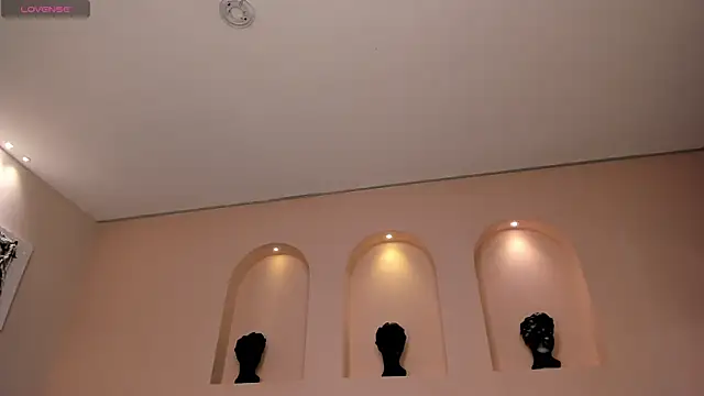 IsabellaMoreau online show from October 24, 2025, 8:27 pm