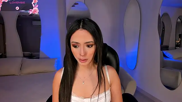 IsabellaMoreau online show from August 2, 2026, 6:06 pm
